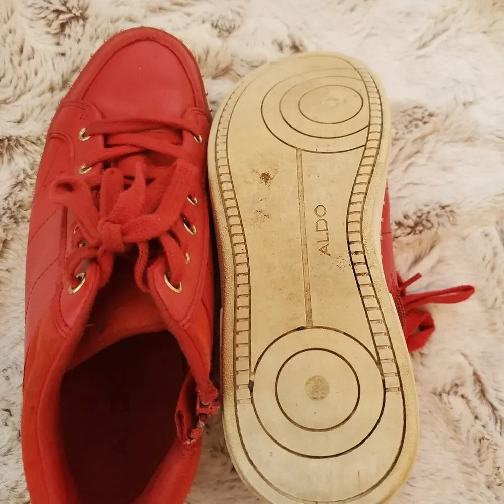 ALDO RED ATHELTIC TENNIS SHOE SIZE 7.5